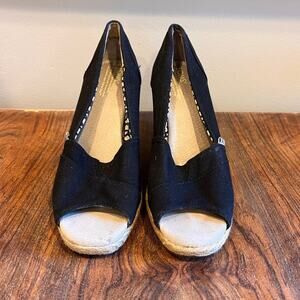 TOMS Women's Michelle Recycled Peep‎ Toe Wedge Sandal Size 9W